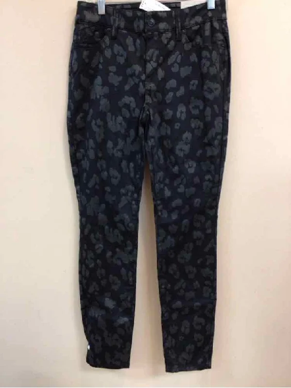 CHICOS SIZE 4 Ladies PANTS